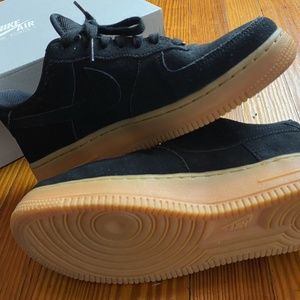 Nike Air Force 1 07 Suede Women's Shoe AF1 Low Black Gum Sneaker Women's Sz 6.5